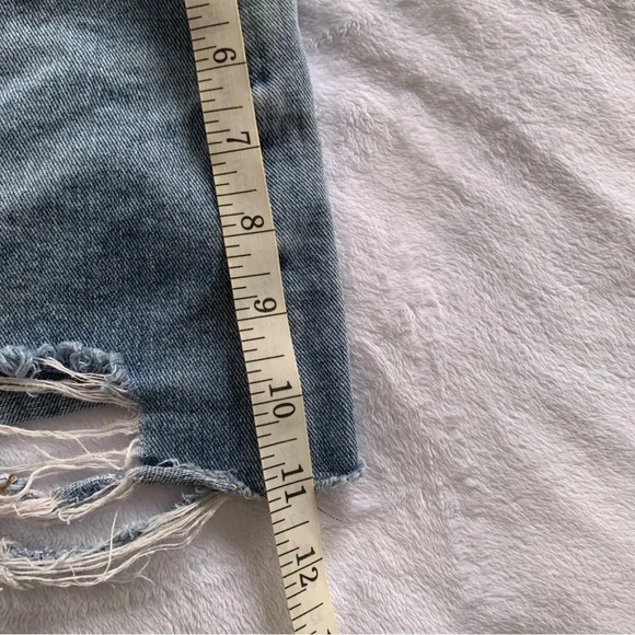 Superdown Distressed Cutoffs Wonen’s Size 26 - Picture 2 of 4